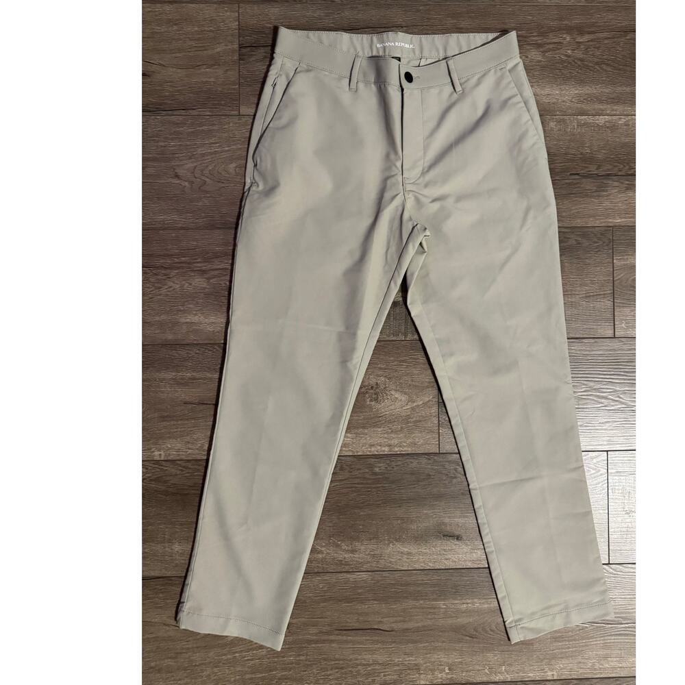 Banana Republic Men's Light Beige Chino Pants